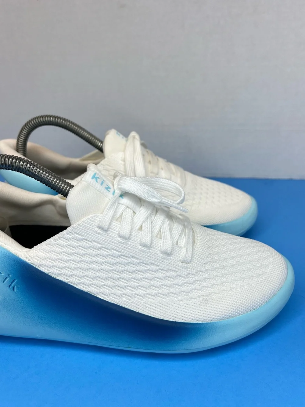 Kizik Roamer Womens Hands Free Sneakers White/Glacier Sz 6.5M XLNT Condition